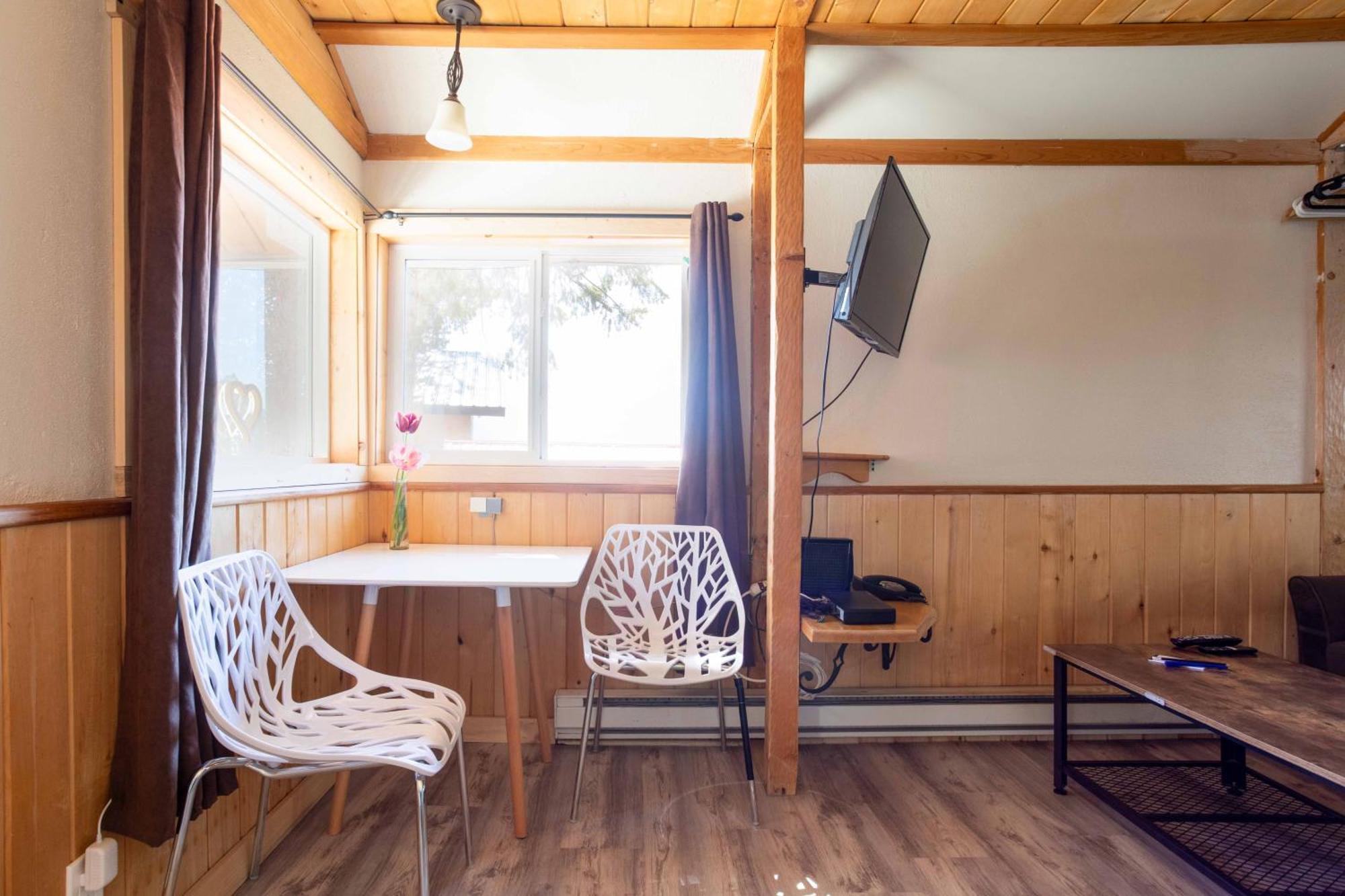 The Valley View Cabins And Event Center Крестън Екстериор снимка